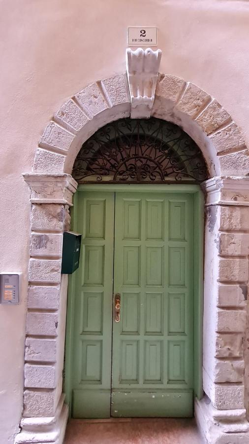 Appartamento Sunrise - Centro Storico N1 Riva del Garda Eksteriør bilde